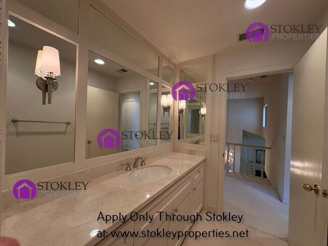 Building Photo - 270 Live Oak Dr