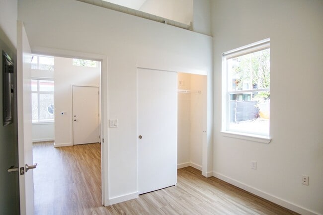 Building Photo - Modern & Chic 1-Bedroom w/Condo-Grade Finishes & $250 OFF!