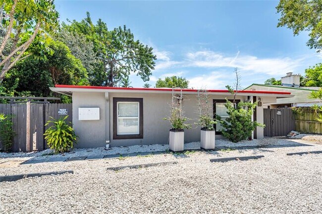 Primary Photo - 628 NE 8th Ave