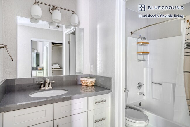 Building Photo - 932 Willowleaf Dr