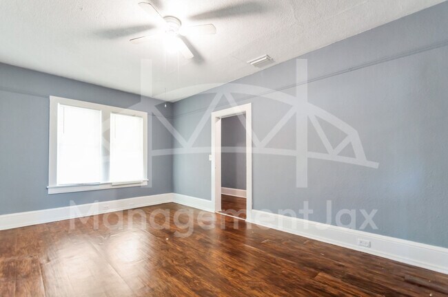 Building Photo - 2056 Moncrief Rd