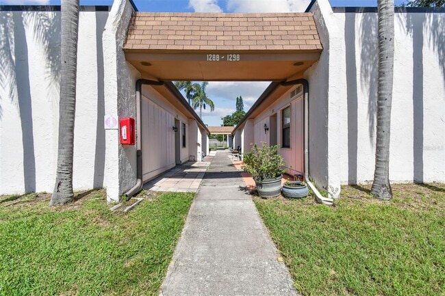 Building Photo - 1298 Mission Hills Blvd