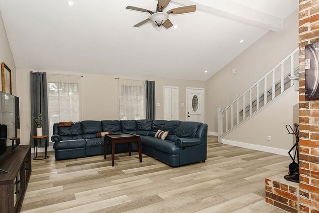 Building Photo - 103 N Deerfoot Cir