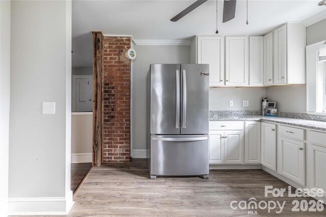 Building Photo - 123 E 2nd St