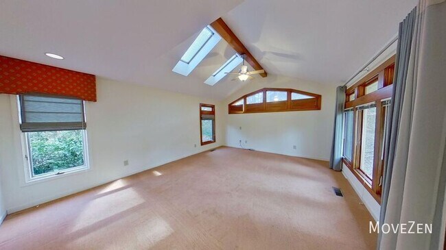 Building Photo - 2323 Ridgefield Dr