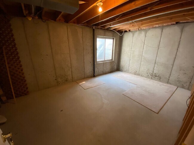 Building Photo - 4 Bed 2 1/2 Bath Home in Sandy