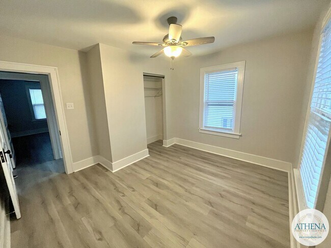 Building Photo - 5 Bedroom / 2 Bath House - NEAR SEMO's CAMPUS