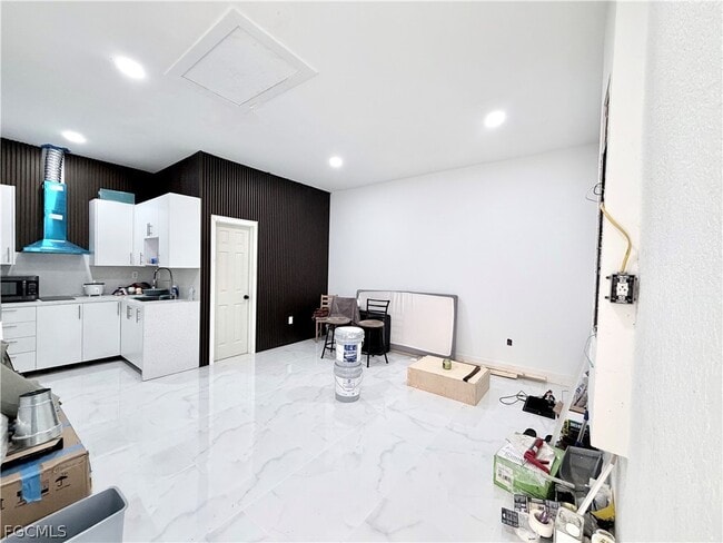 Building Photo - 312 Rosanna Ave