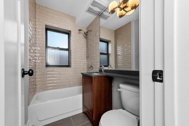 Building Photo - 1 bedroom in Chicago IL 60614