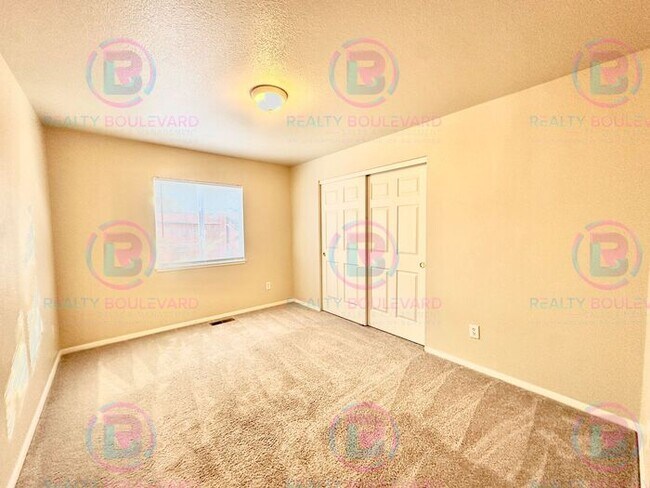 Building Photo - 1 Month Free!!! Beautiful 3BR 2 Bath home with RV Parking!