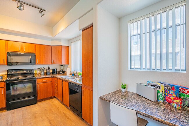 Building Photo - 6610 N 93rd Ave