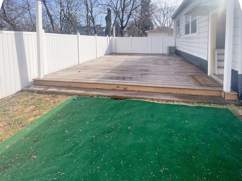 Building Photo - 705 State St