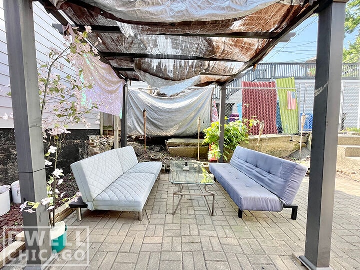 Building Photo - 1809 W Wabansia Ave