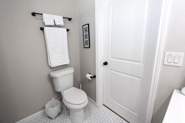 Building Photo - RENOVATED 3-BEDROOM HOME IN BEACON HILL