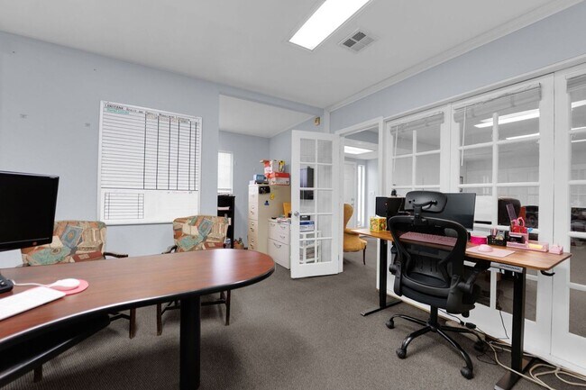 Building Photo - 1404 S Maryland Pkwy