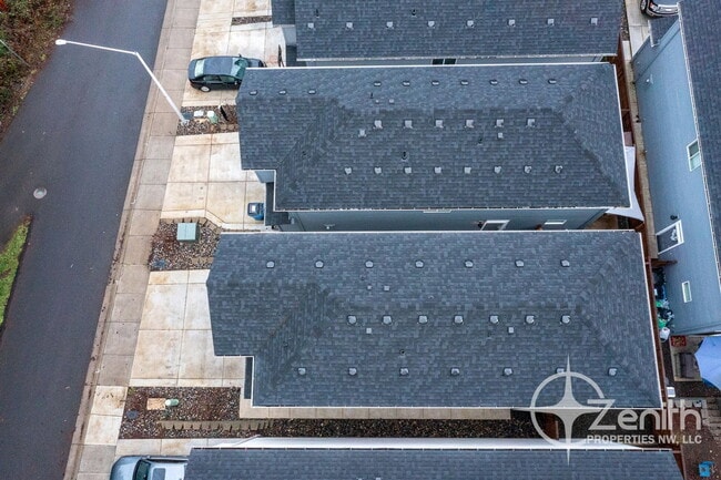 Building Photo - 113 NE Newhouse Rd