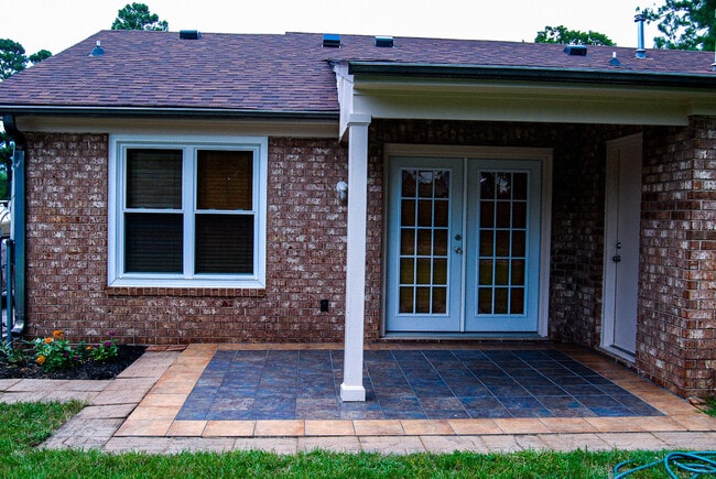 Building Photo - 3932 Creekwood Ln