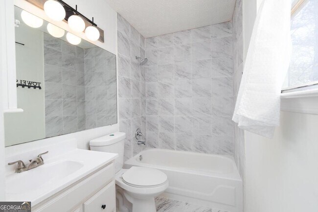 Building Photo - 4091 E Meadow Dr