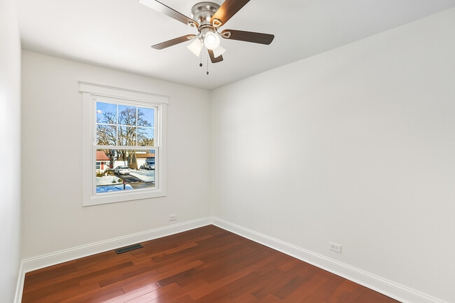 Building Photo - 5747 Allemong Dr