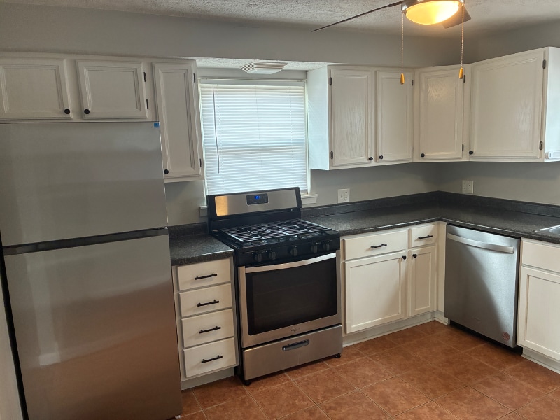 Building Photo - 25 St Cabrini Ct