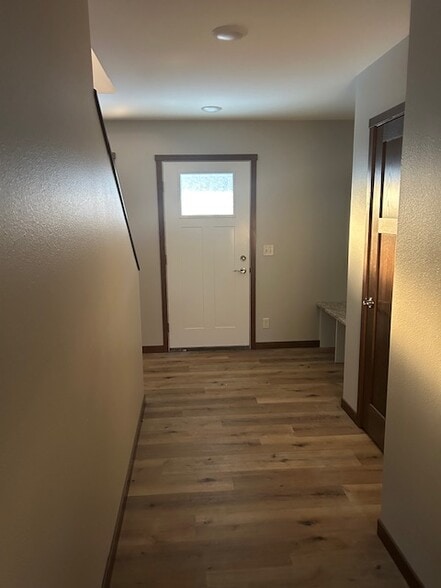 Main Entry - 4815 W 5th St