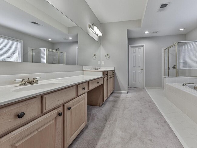 Building Photo - 408 Sixes Dr