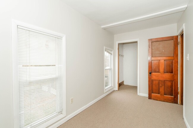 Building Photo - 515 1/2 Franklin St - Cedar Falls
