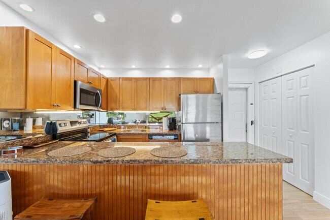 Building Photo - 551 Greensward Ln