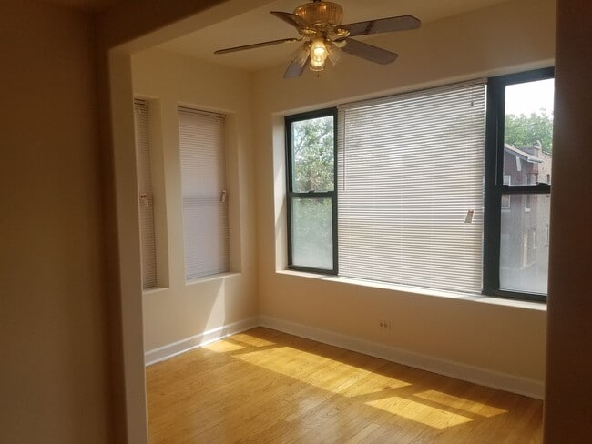 Building Photo - South Shore Gem