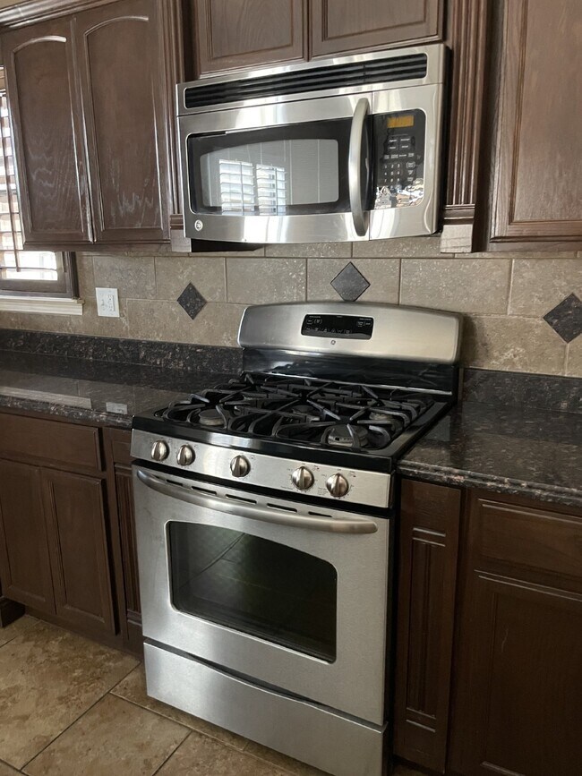 Building Photo - 3132 Tunnel Point Way