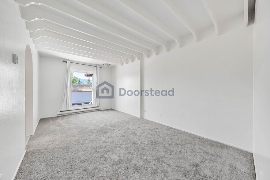 Building Photo - 5104 Westmont Ave