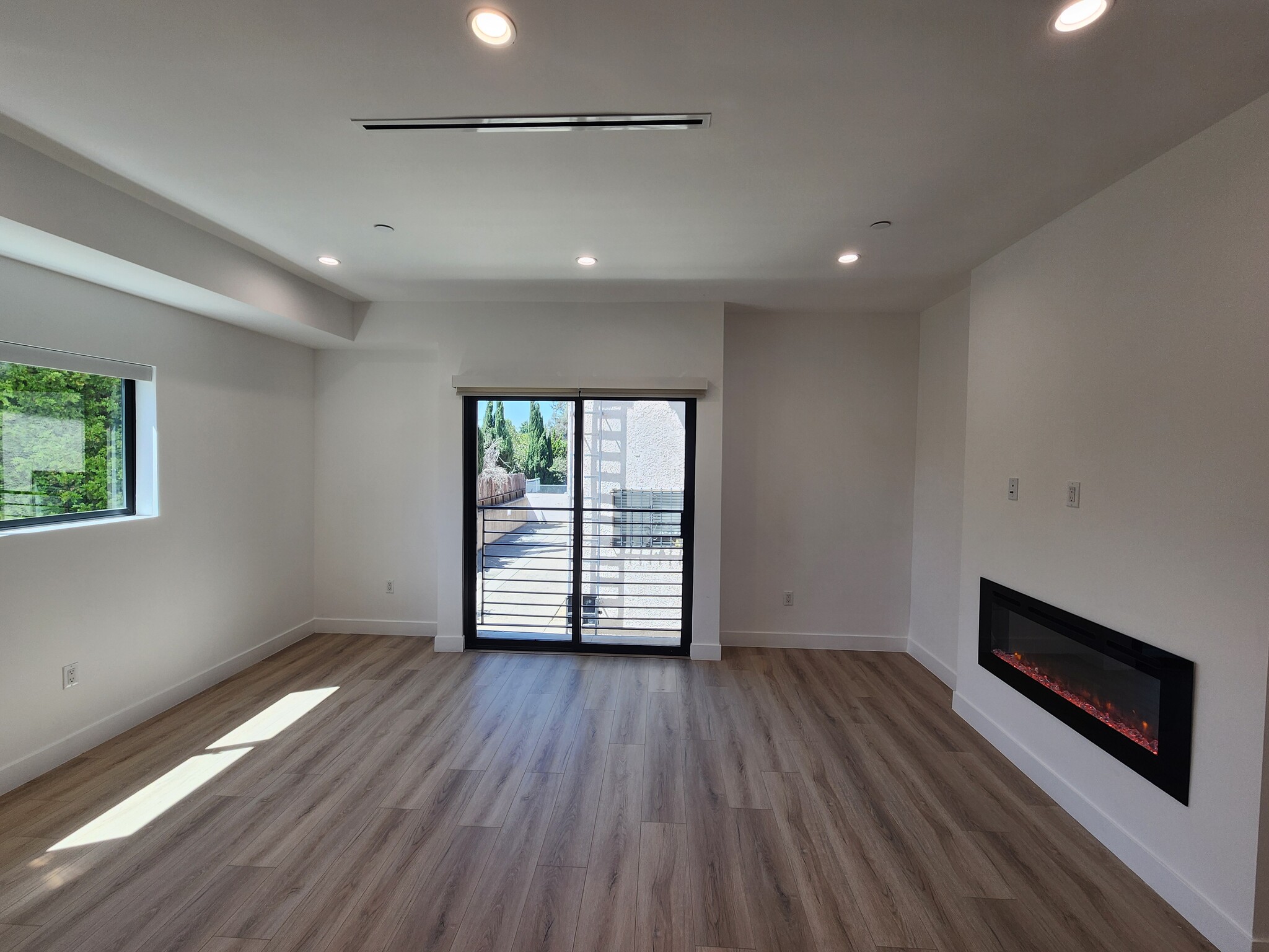 Building Photo - 6061 Fulton Ave