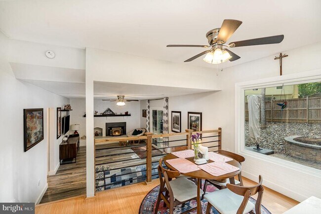 Building Photo - 15425 Beachview Dr