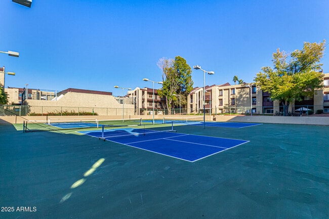 Building Photo - 461 W Holmes Ave