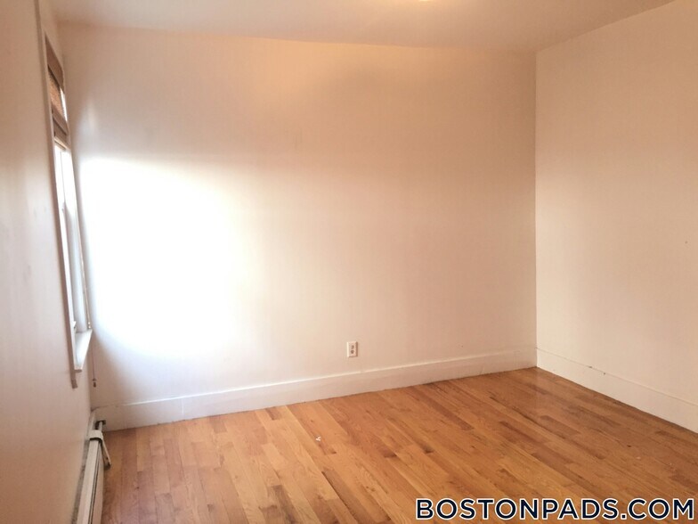 Building Photo - 35 Brookline St