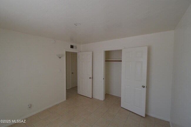 Building Photo - 2362 S Jefferson Ave