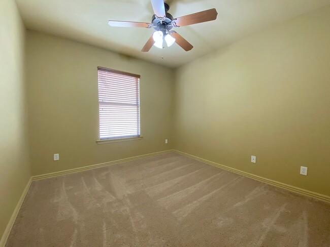 Building Photo - 5710 Saluki Dr
