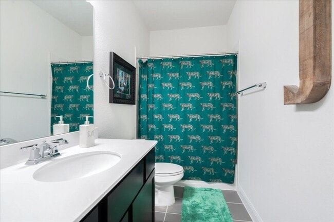 Building Photo - 5713 Fresno Ave