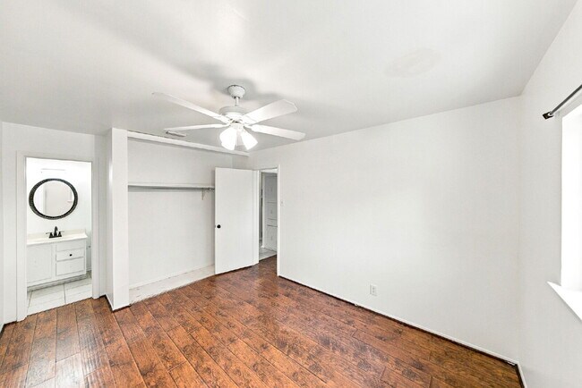 Building Photo - Ask about current rent incentives and specials being offered and book your self guided tour today.