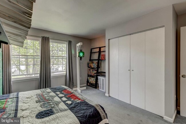 Building Photo - 583 Henderson Rd