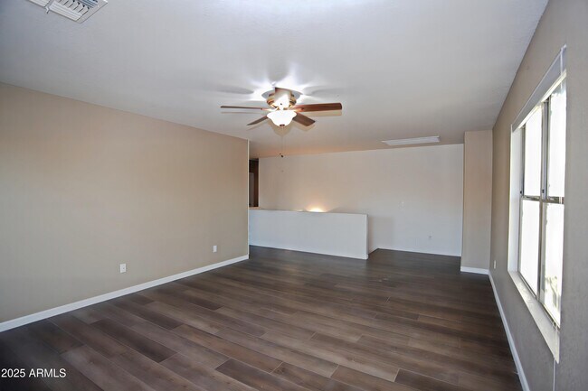 Building Photo - 8833 S 13th Pl