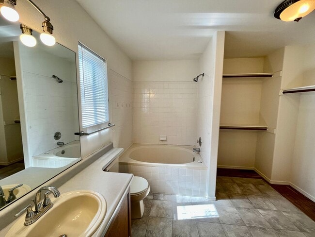 Building Photo - Ranch Style 4 Bedroom Home