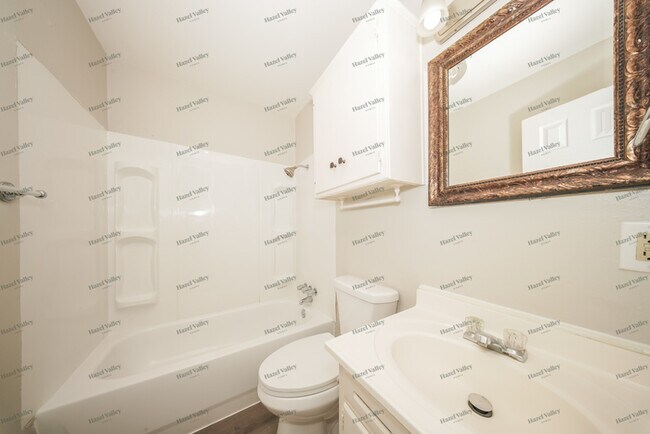 Building Photo - 2601 Yorkshire Ave