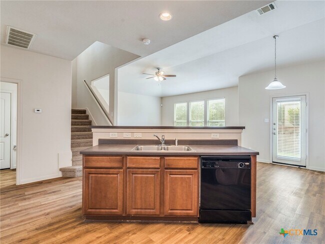 Building Photo - 209 Buckingham Dr