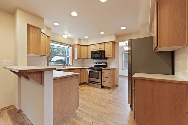 Building Photo - Move in ready now! 4 bedrooms in Lacey - North Thurston School district.