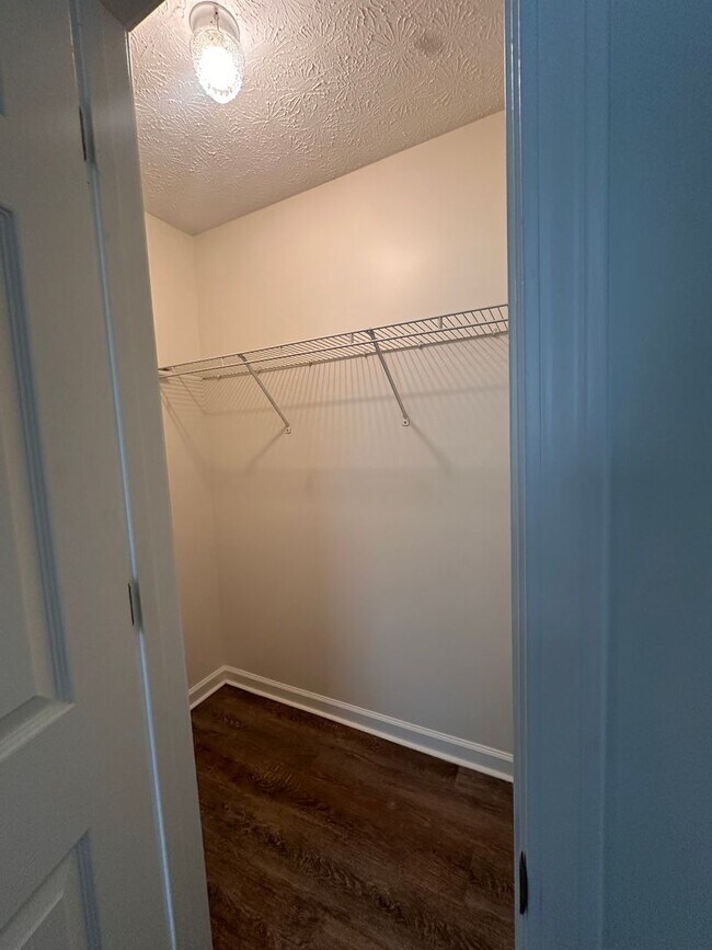 Building Photo - 121 Clyde Dr