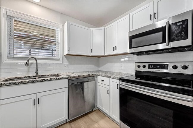 Building Photo - 14791 Dutchmans Dr