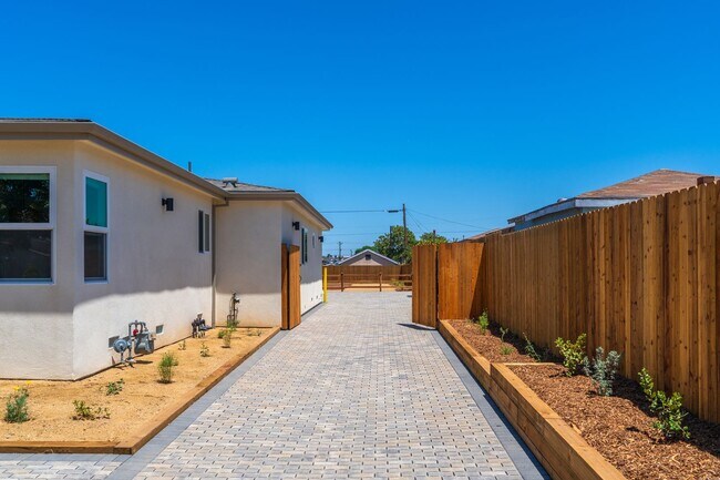 Building Photo - New Torrance Home!