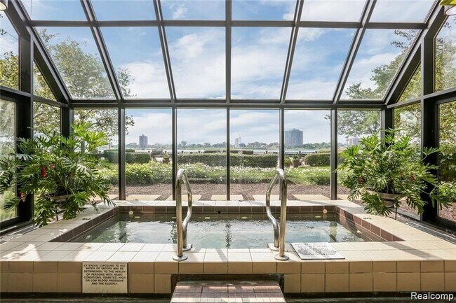 Building Photo - 300 Riverfront Dr