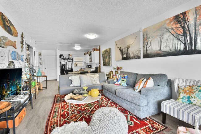 Building Photo - 1331 Lincoln Rd